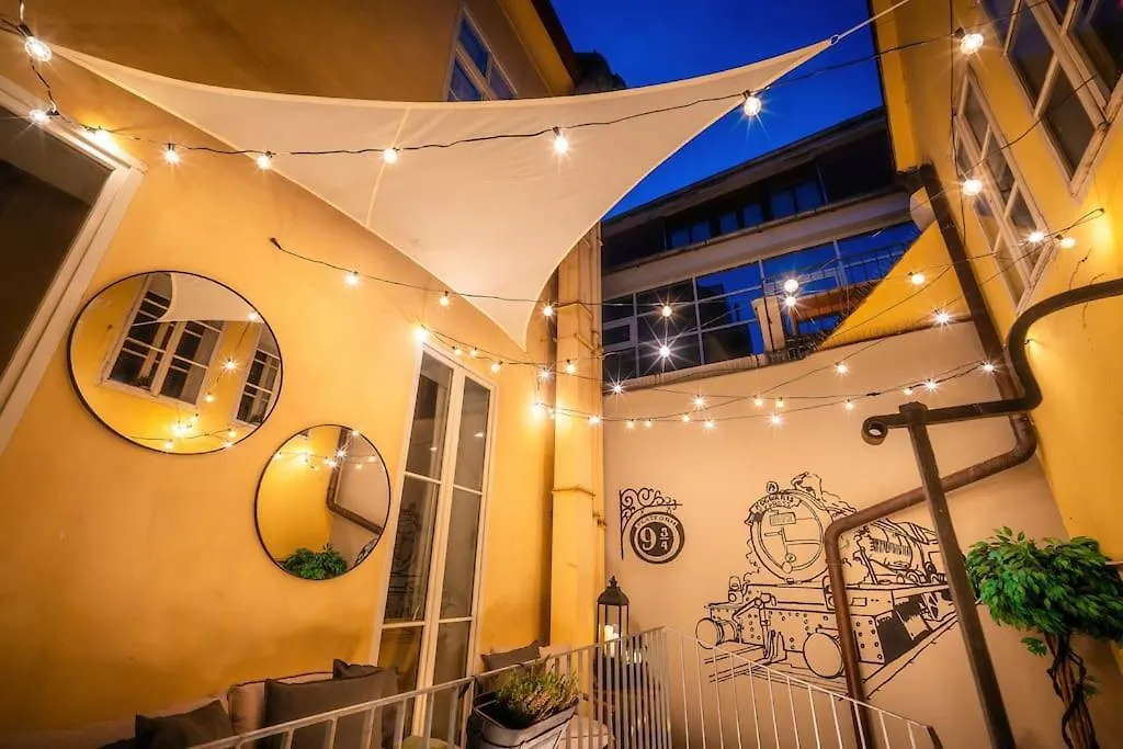 Appartamento 4Br & 2,5Bath Harry Potter Old Town And Great Patio Praga